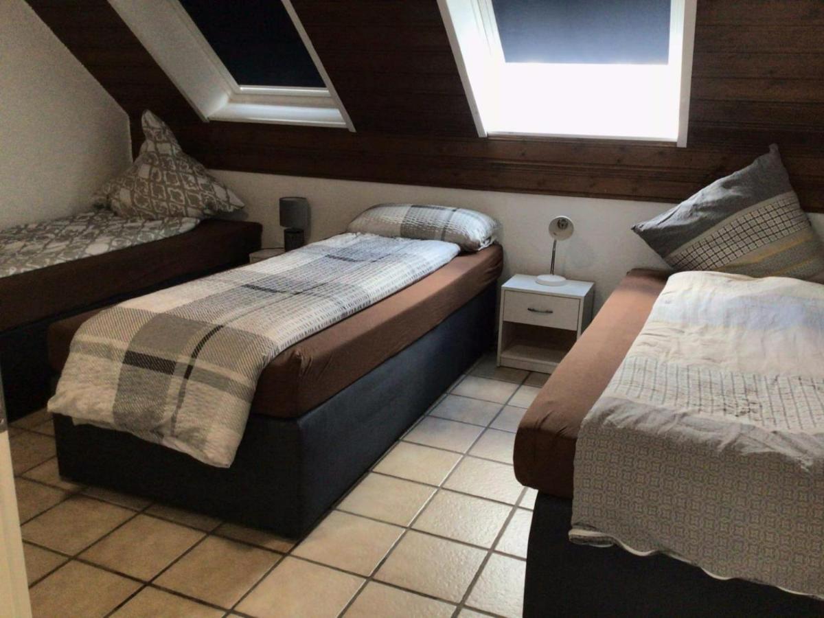 Apartments Rhona III Und IV Neunkirchen City Extérieur photo